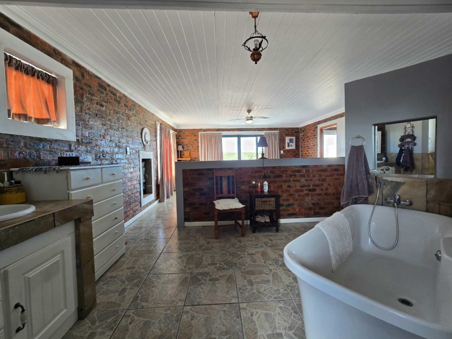 4 Bedroom Property for Sale in Stilbaai Wes Western Cape